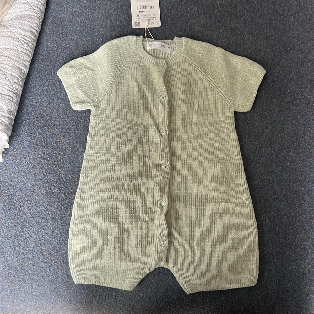 Zara 9-12 months knit onesie
